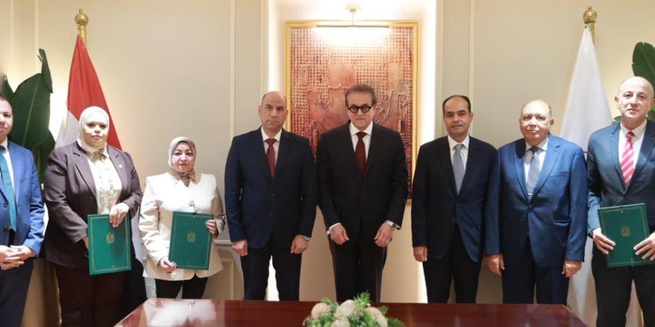 بروتوكول بين "الصحة والعمل" والمجلس الصحي لتقديم خدمات صحية وتطوير التدريب المهني