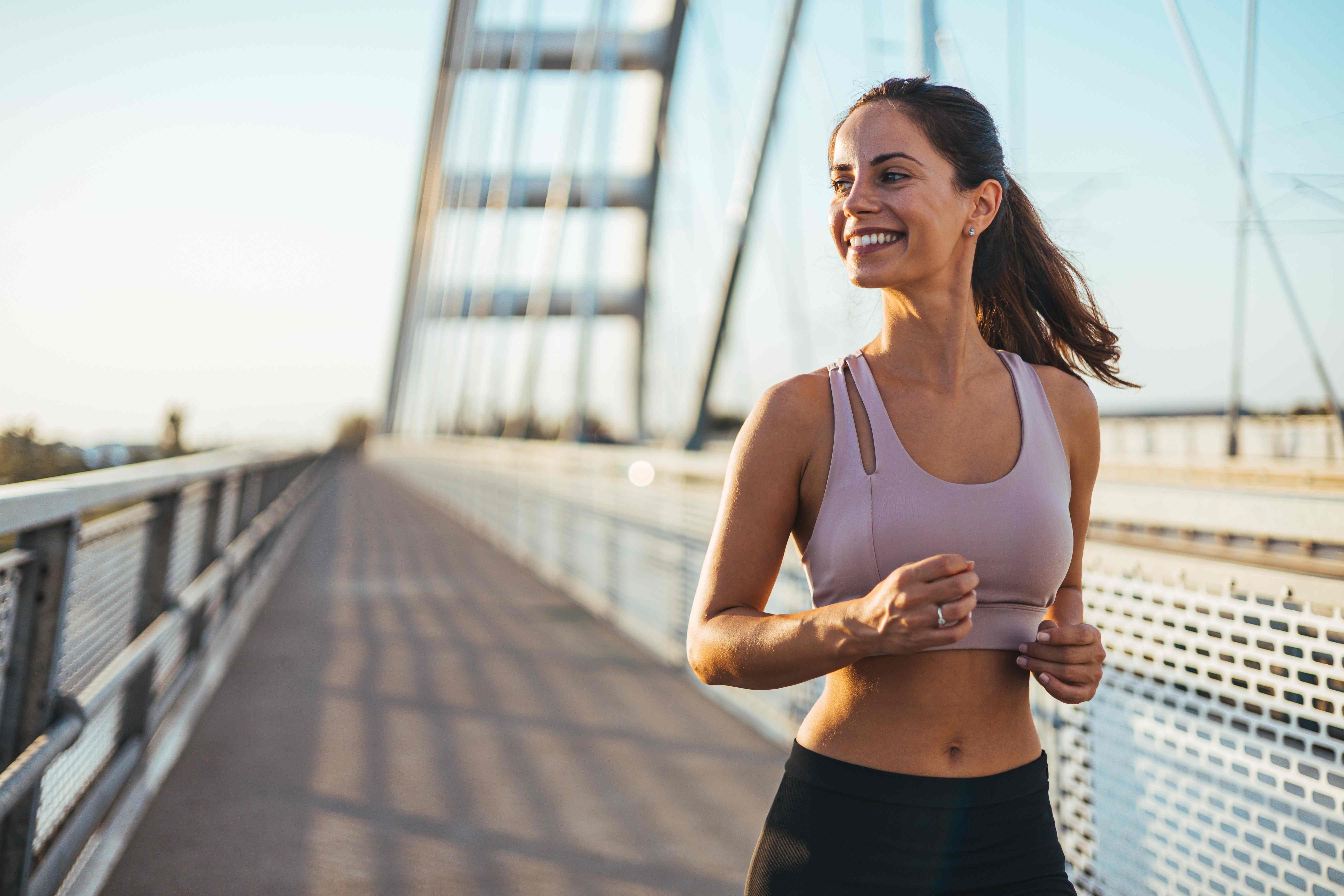 أسباب عسر الهضم والانتفاخ وكيفية الوقاية: إشارات من جسمكِ لا يجب تجاهلها