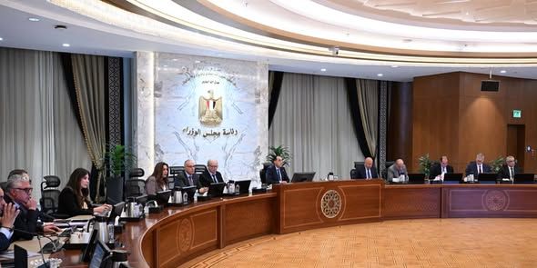 الحكومة تؤكد أولوية توفير الطاقة للقطاعين الصناعي والاستثماري