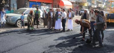 أخبار اليمن : صلاح يتفقد العمل بمشاريع الطرق والصيانة