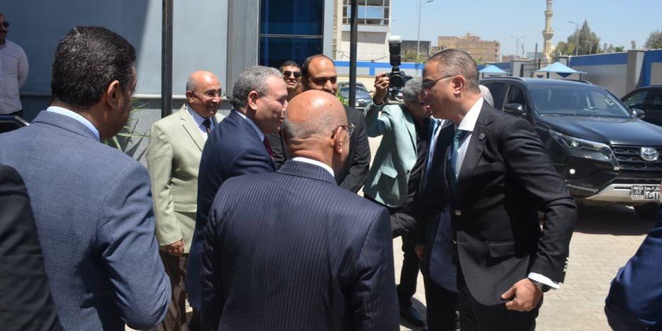 محافظ الجيزة يتفقد شركة مياه الشرب والصرف الصحي لبحث تحسين جودة الخدمة