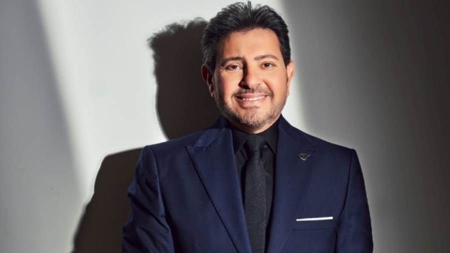 نادية مصطفى: هاني شاكر ما زال تحت الملاحظة بعد انتكاسة الفشل التنفسي