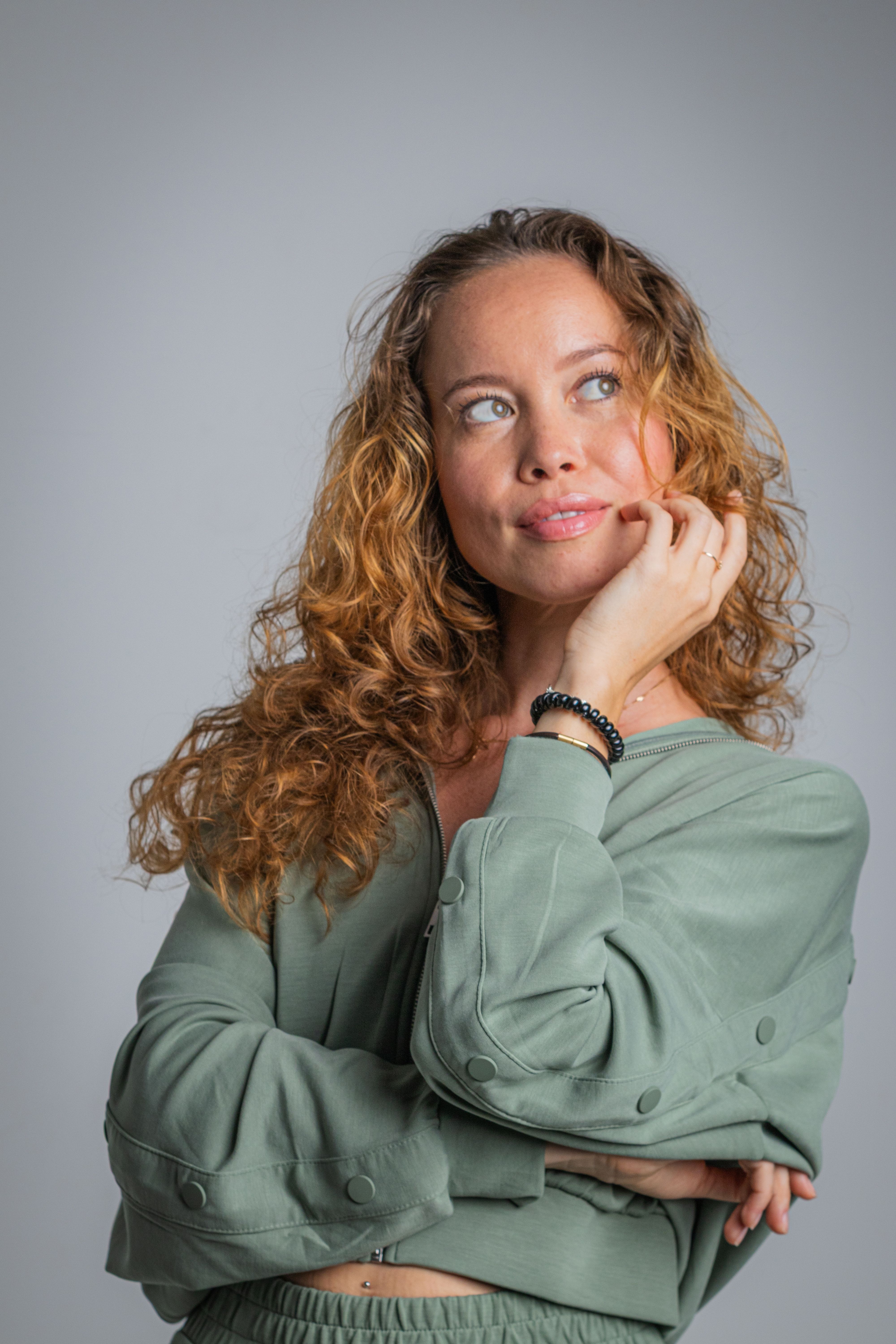 كيف تتعاملين مع اضطراب الهرمونات وتأثيره على الجسم والبشرة؟