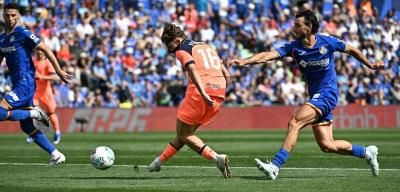 بثنائية خيتافي.. برشلونة يقترب من التتويج