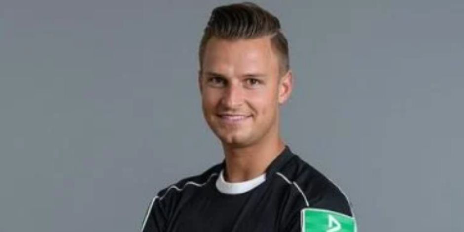 طاقم حكام ألمانى بقيادة شلاجر يصل القاهرة خلال ساعات لإدارة مباراة الأهلى وبيراميدز