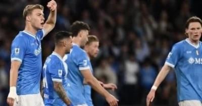 نابولي يسحق كريمونيزي في الكالتشيو