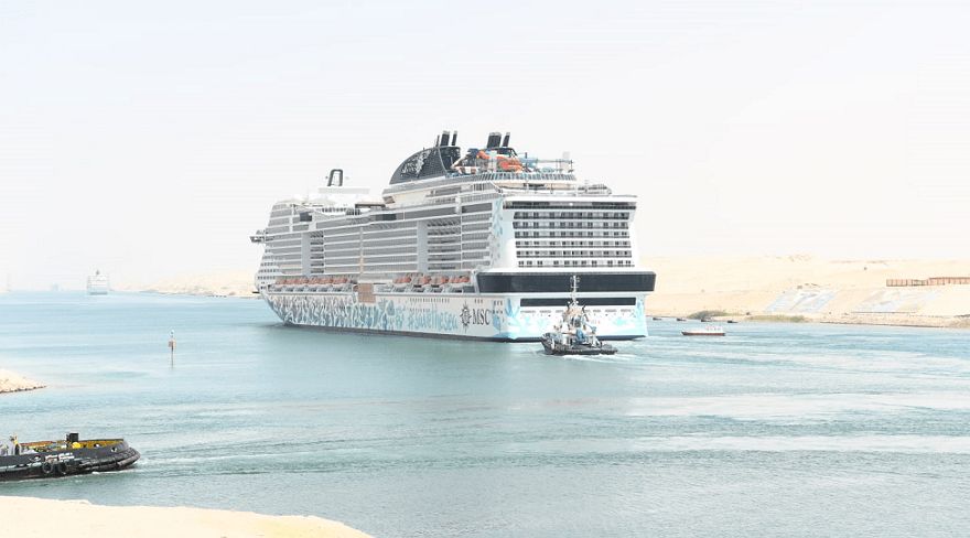 قناة السويس تشهد عبور إحدى أكبر السفن السياحية في العالم