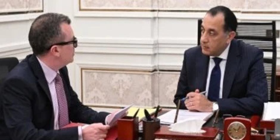 رئيس الوزراء يستعرض مع وزير التخطيط تطورات الاقتصاد العالمي