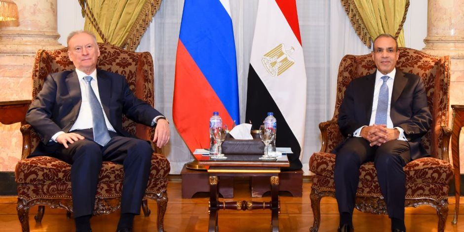 وزير الخارجية يستقبل مساعد رئيس روسيا الاتحادية