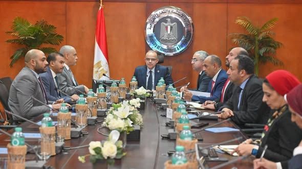وزير الاستثمار يبحث مع مجموعة العربي خطط التوسع الصناعي وزيادة المكون المحلي لتعزيز الإنتاج