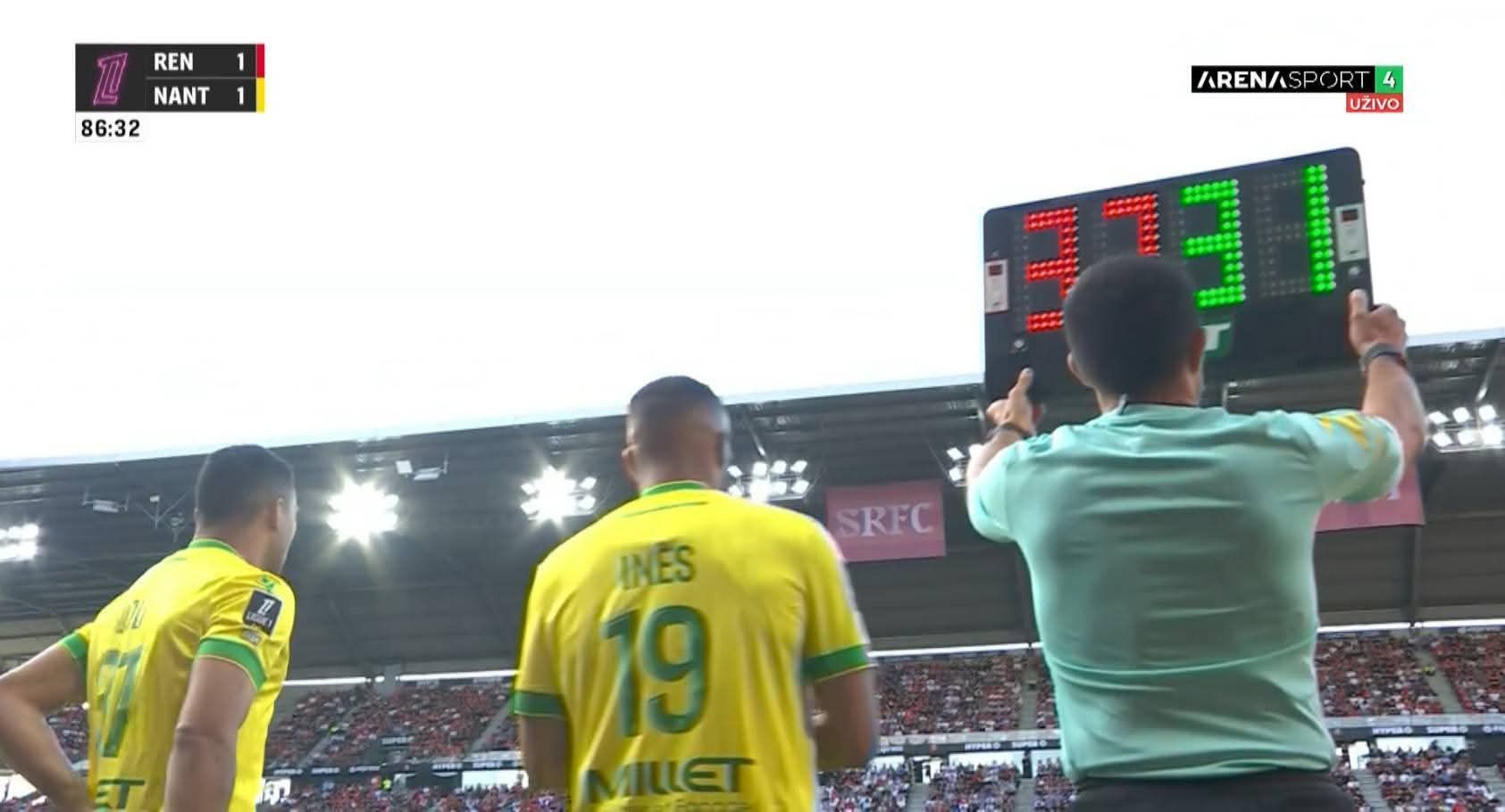 واقعة غريبة.. سبب كتابة أسماء مختلفة على قمصان...