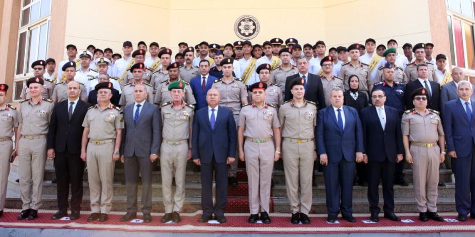 الأكاديمية العسكرية المصرية تنظم مراسم الاحتفال بتخرج دورات تدريبية للمرشحين للعمل بوزارة النقل