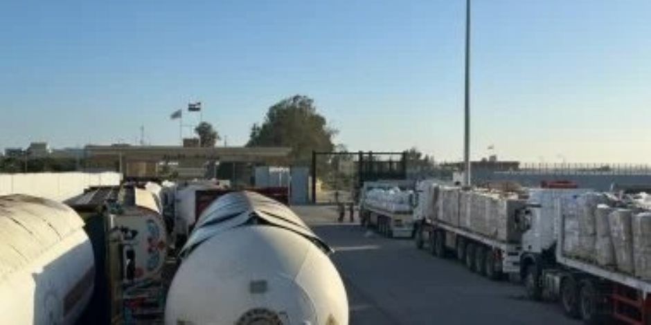 مصر تمد غزة بـ 4685 طنًا من المساعدات الغذائية وتستقبل دفعة من المصابين