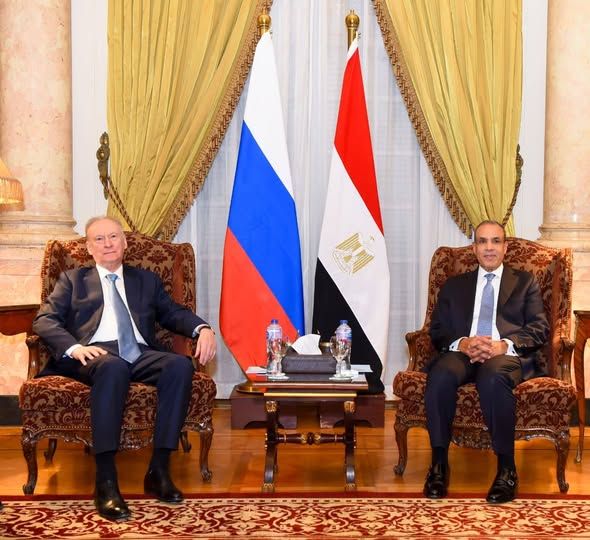 وزير الخارجية: تعزيز التعاون مع روسيا ودعم المسار الدبلوماسي لحل الأزمات