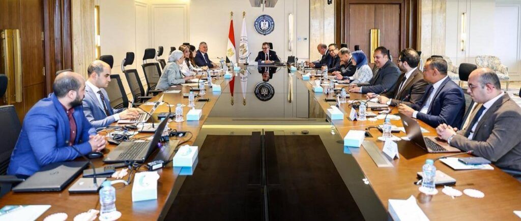 وزير التخطيط يبحث مع “أيادي للاستثمار” دعم ريادة الأعمال والشركات الناشئة