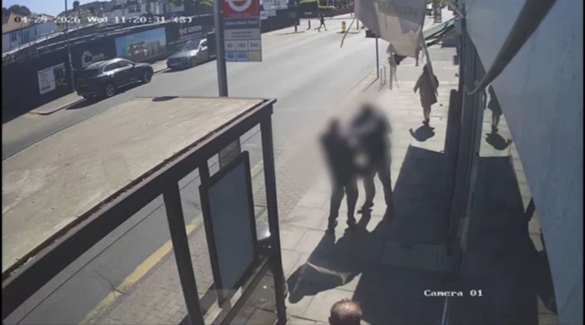 بالفيديو.. لحظة الاعتداء على رجل يهودي في أحد...