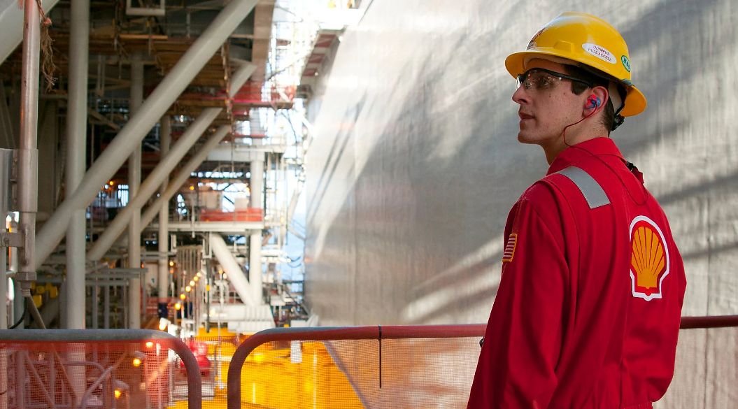 شل: نقص إمدادات النفط والغاز قد يمتد إلى العام المقبل