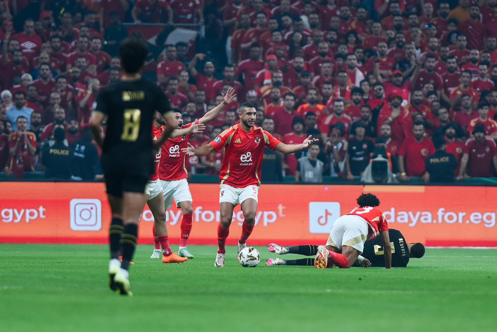 القمة تشتعل قبل صافرة البداية.. ترقب جماهيري لموعد...