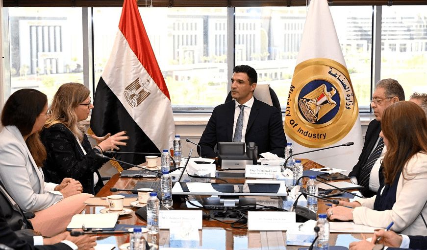 فولكس فاجن الألمانية تدرس حوافز الاستثمار المقدمة لبدء تصنيع السيارات بمصر