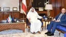 نائب رئيس مجلس الوزراء الكويتي يبحث مع سفير...