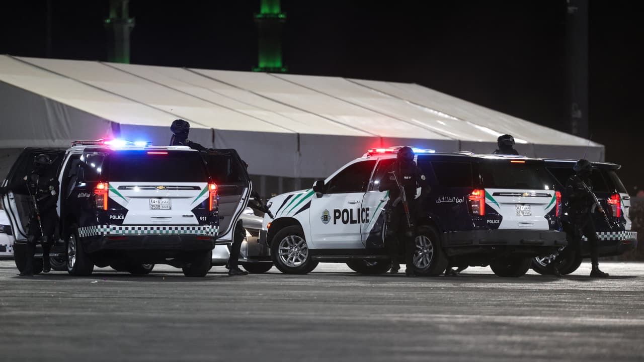 بالفيديو.. ضبط مقيمين أثناء محاولة دخول مكة دون...