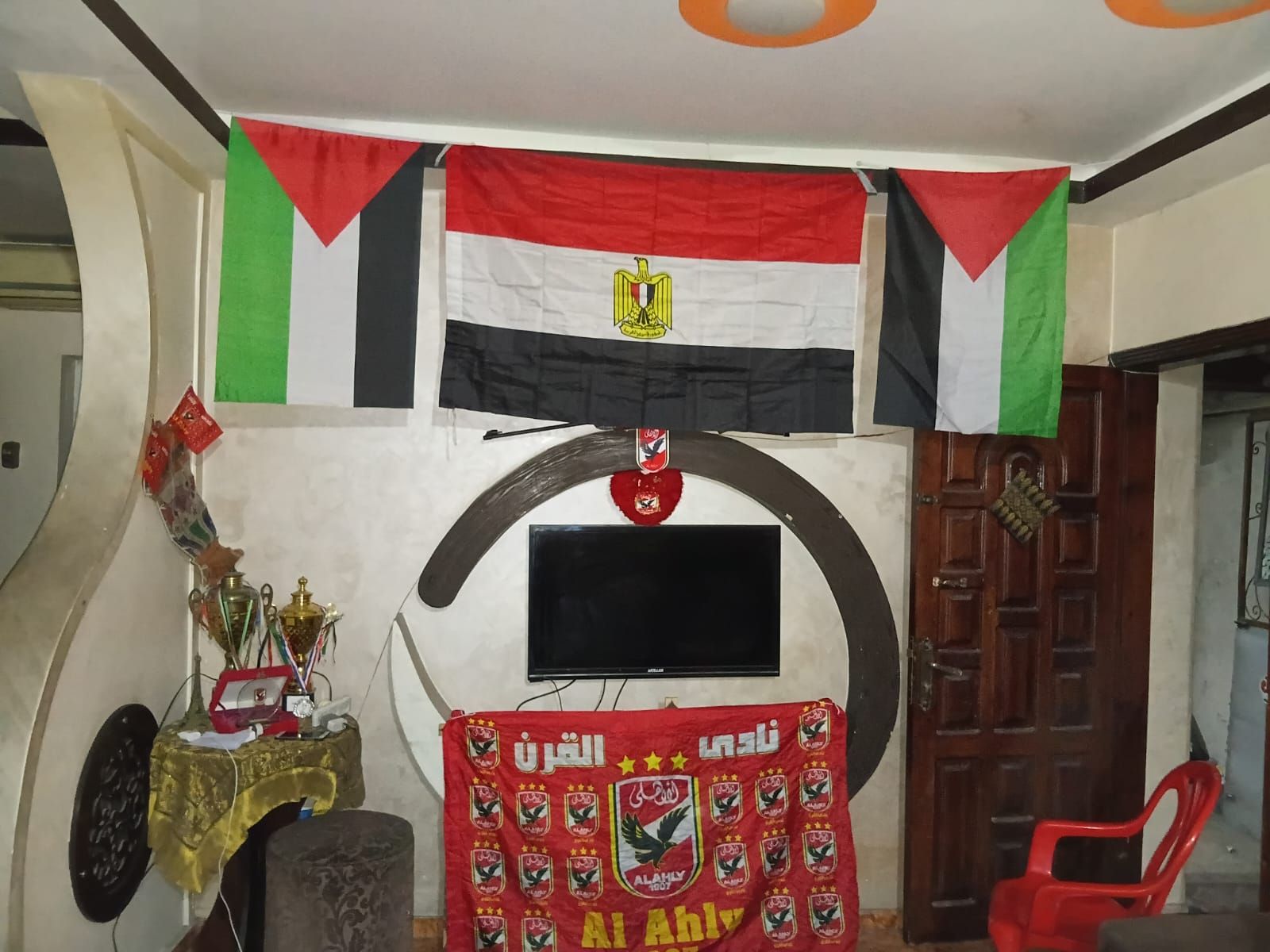 بأعلام مصر وفلسطين.. رابطة مشجعى النادى الأهلى فى غزة يدعمون المارد الأحمر (صور)