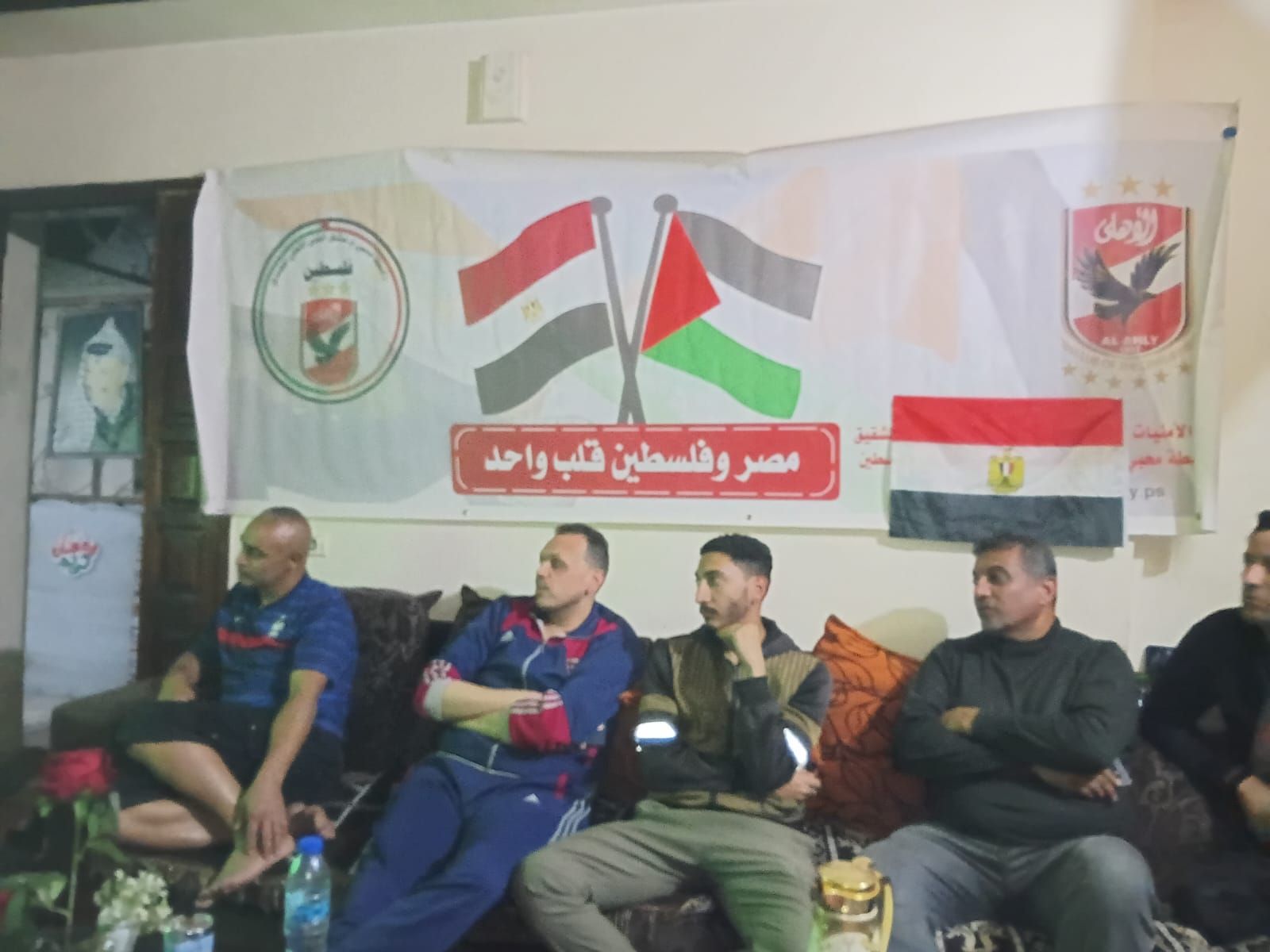 بأعلام مصر وفلسطين.. رابطة مشجعى النادى الأهلى فى غزة يدعمون المارد الأحمر (صور)
