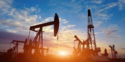 النفط يرتفع بأكثر من دولار
