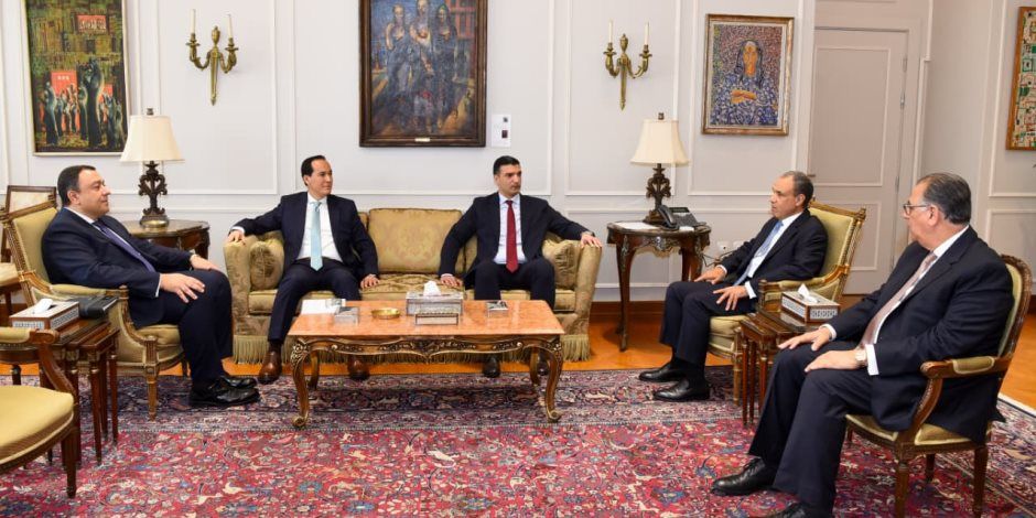 وزير الخارجية يلتقي وزير الصناعة ورئيس الهيئة العامة للاستثمار لبحث سبل تعزيز التعاون المشترك