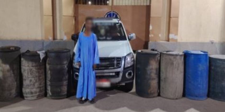 ضبط ألف لتر سولار محملة على سيارة لبيعها بالسوق السوداء فى أسوان