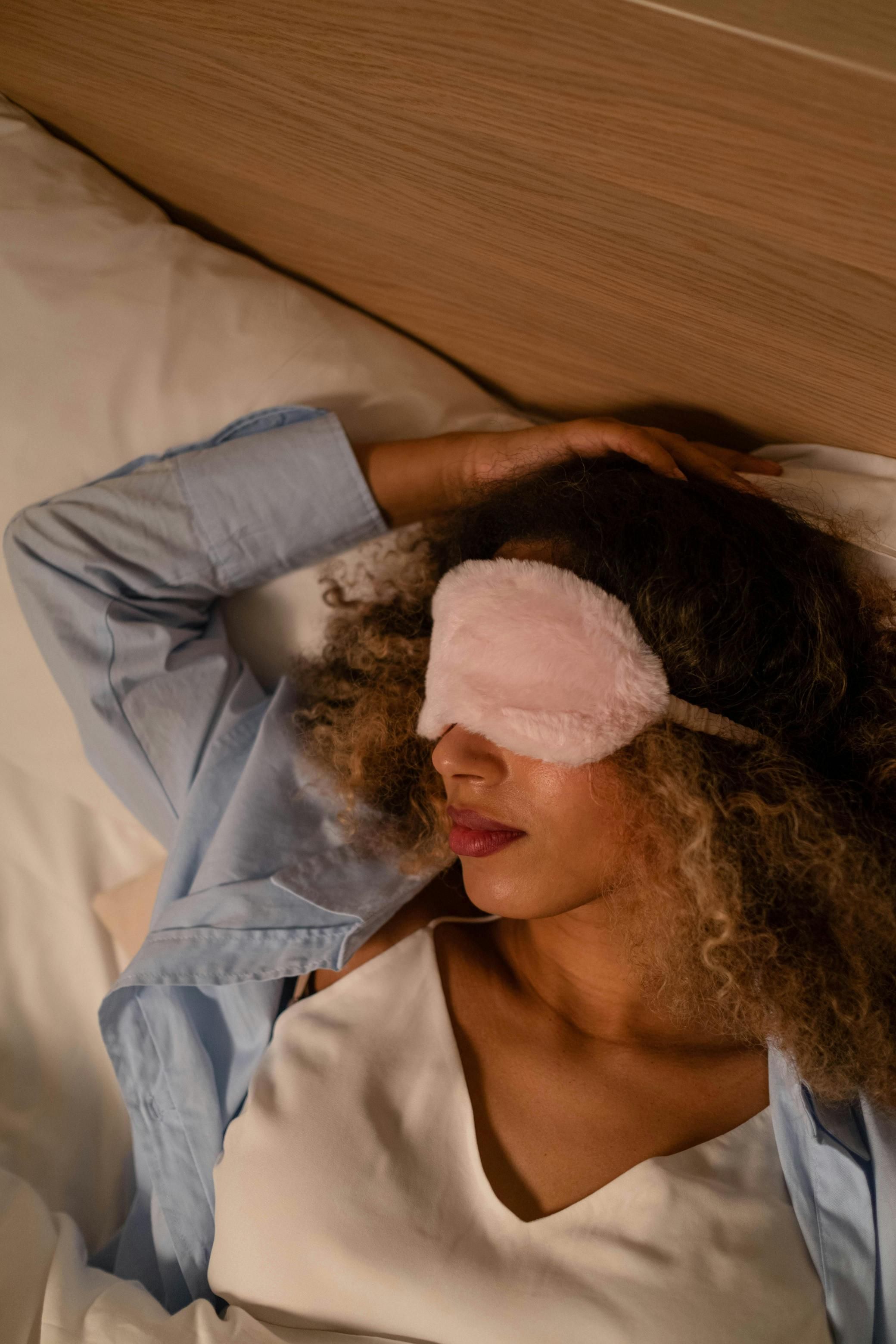تنامين جيدًا لكنكِ مرهقة؟.. جودة النوم أهم من عدد ساعاته