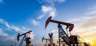أسعار النفط تقفز 5%