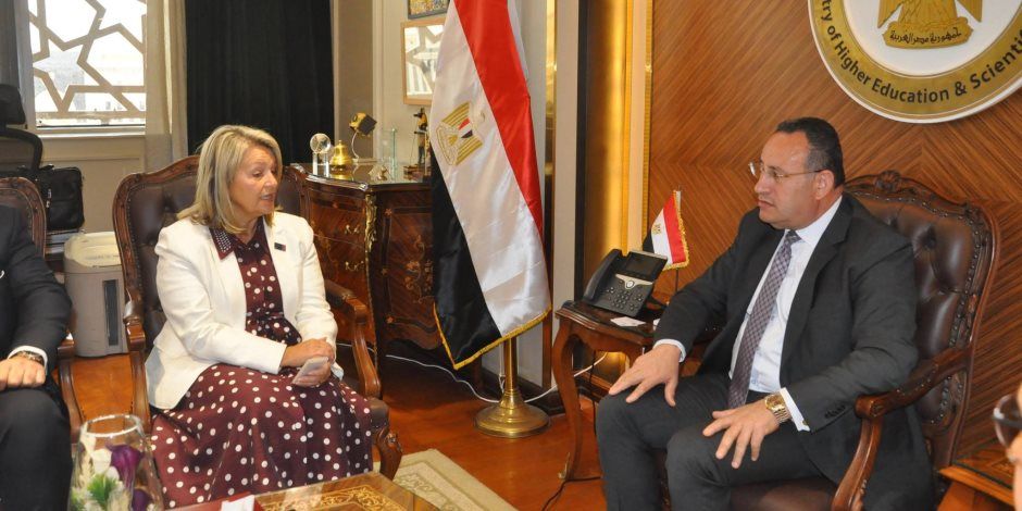 وزير التعليم العالي يبحث سبل تعزيز التعاون الأكاديمي والبحثي مع جامعة بورنموث البريطانية