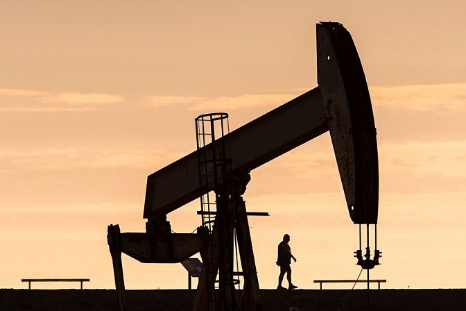 النفط يقفز 5% بعد هجمات في الخليج واستهداف سفن بالإمارات