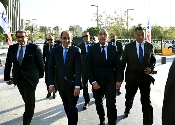 رئيس الوزراء يفتتح أول مركز للخدمات الضريبية المميزة بالقاهرة الجديدة لتعزيز التحول الرقمي