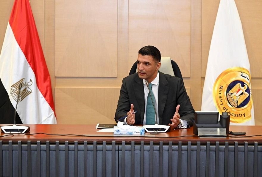وزير الصناعة: خريطة للخامات والطاقة لتحديد مواقع المناطق الإنتاجية