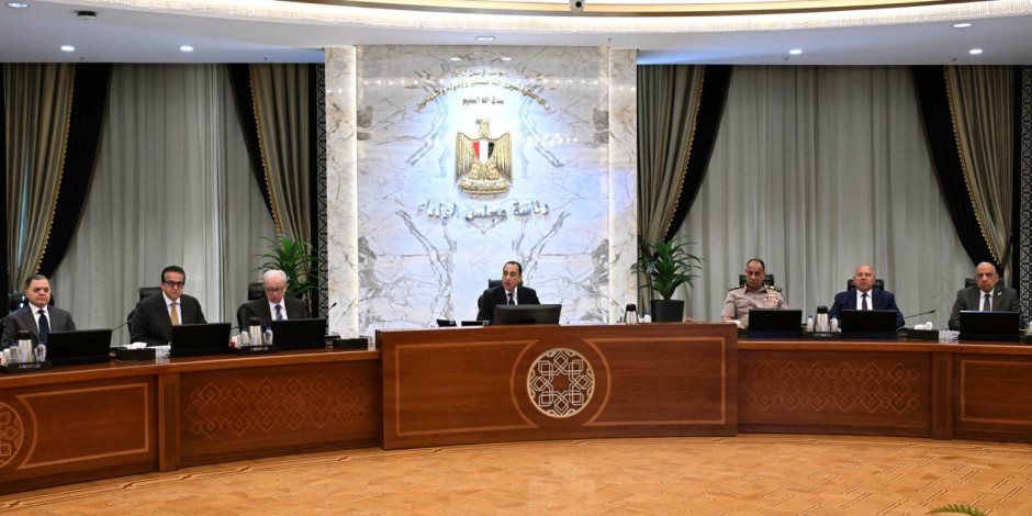 رئيس الوزراء يوجه بضرورة التزام جميع الوزارات بإجراءات الترشيد الحكومي