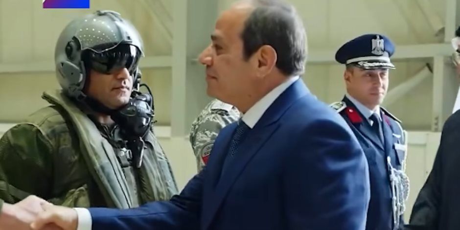 الرئيس السيسي يتفقد القوات المصرية في الإمارات خلال زيارة أخوية (فيديو وصور)