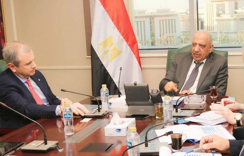 الكهرباء تبحث مستجدات تنفيذ مشروعين لطاقة الرياح بالزعفرانة وجنوب الغردقة بقدرة 1500 ميجاوات