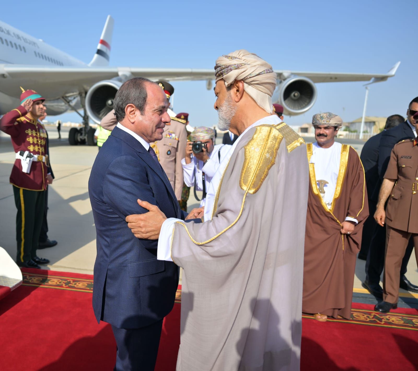 الرئيس السيسي يلتقى السلطان هيثم بن طارق خلال زيارة أخوية إلى سلطنة عُمان (صور)