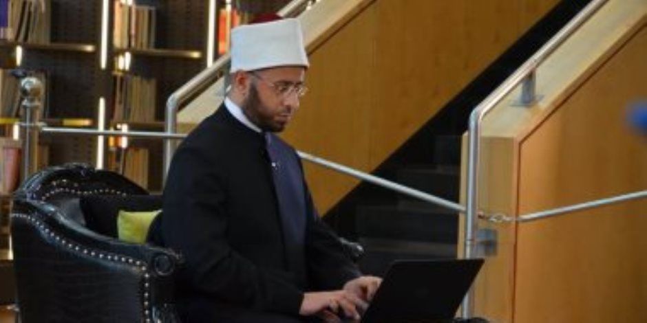 وزير الأوقاف يؤدى صلاة الجمعة برأس البر تزامنا مع العيد القومى لدمياط