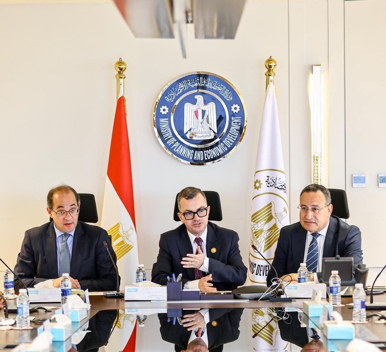 التخطيط والمالية والتعليم العالي يبحثون دعم الجامعات الحكومية والأهلية وتطوير البنية التحتية البحثية