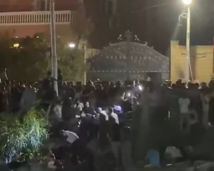 انقلاب سيارة يستقلها عدد من الأشخاص في ترعة المريوطية بالبدرشين (6)