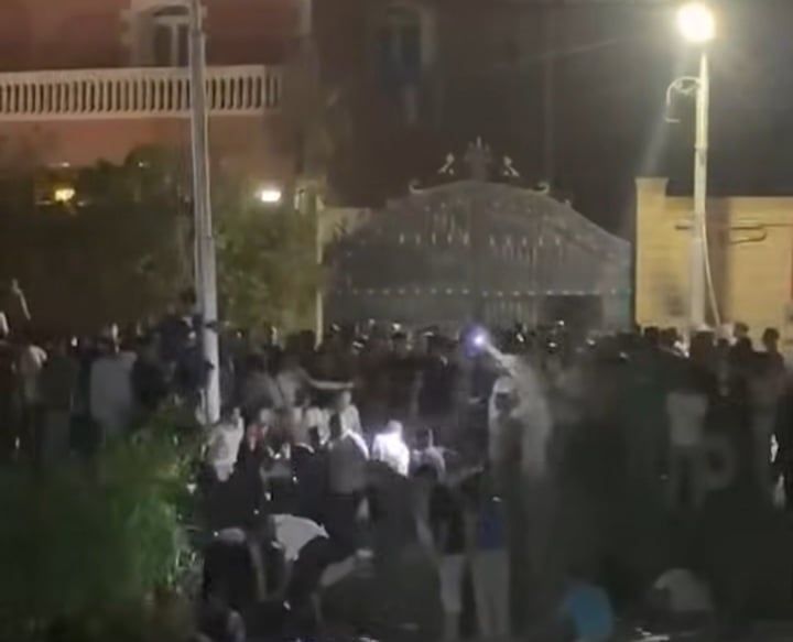 انقلاب سيارة يستقلها عدد من الأشخاص في ترعة المريوطية بالبدرشين (4)