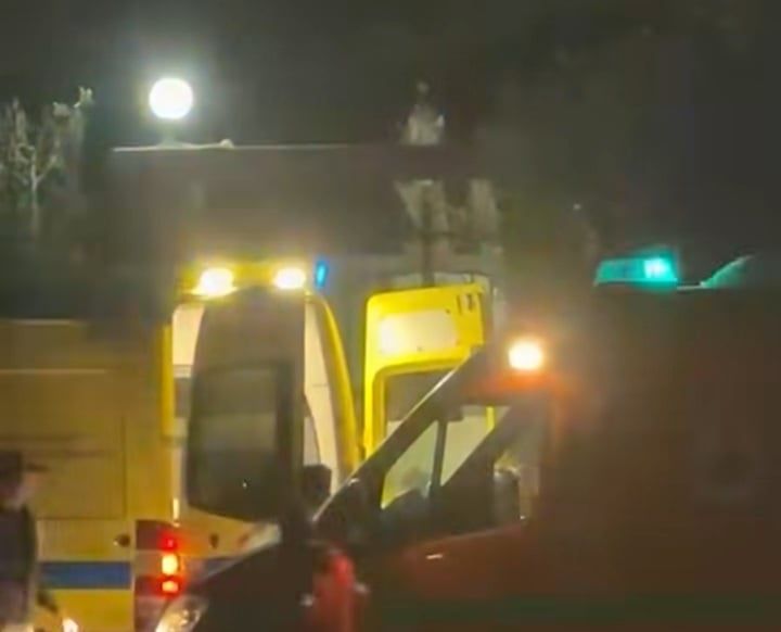 انقلاب سيارة يستقلها عدد من الأشخاص في ترعة المريوطية بالبدرشين (7) انقلاب سيارة يستقلها عدد من الأشخاص في ترعة المريوطية بالبدرشين (7)