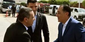 رئيس الوزراء يتفقد مصنعا للحديد وآخر للمواد اللاصقة بمدينة أكتوبر