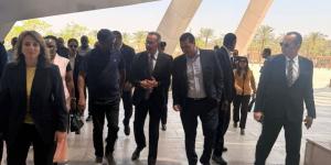 رئيس وزراء جمهورية بوروندي وحرمه يزوران المتحف المصري الكبير