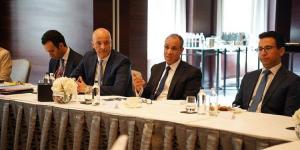 وزير الخارجية يدعو الشركات البريطانية لتوسيع مشروعاتها والاستثمار في مصر