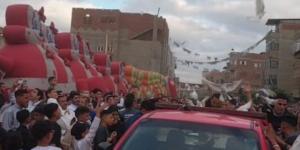 كرمز المحبة والسلام.. شباب دمياط طيروا 500 فرد حمام بعد صلاة العيد ويقدمون رسالة لشهداء الواجب