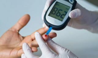 أقوى مليون مرة من إبرة الانسولين.. أوراق هذه الشجرة المباركة تخفض مستوى السكر في الدم فوراً وتقلل من تركيز الجلوكوز .. جربها الأن ولاتتردد؟!